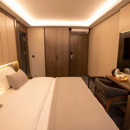 Hotel The