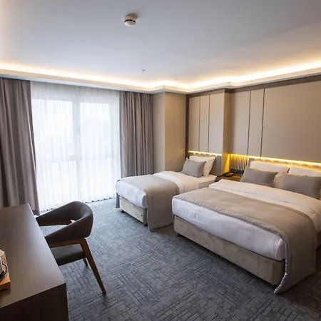 Hotel The 4*