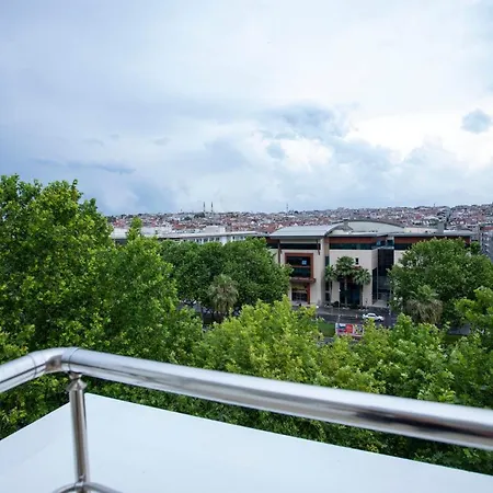 Hotel The 4*