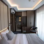 The מלון 4*